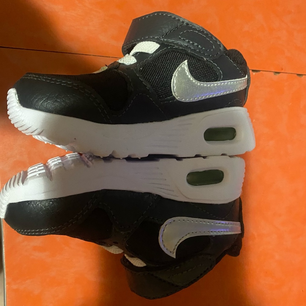 Nike Kids Black Sneakers - Picture 13 of 13
